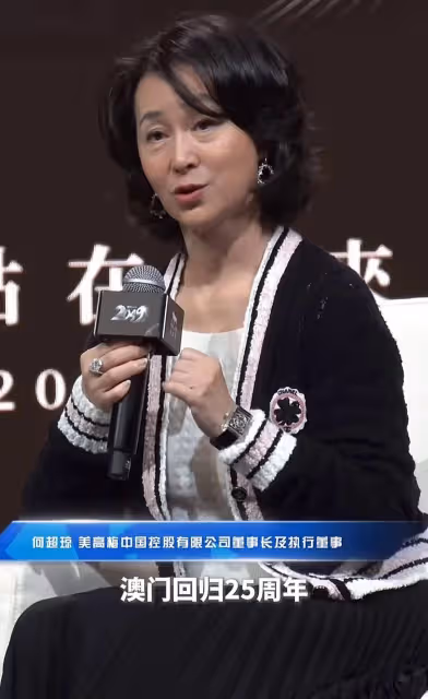 何超瓊現身接受採訪,貼臉近照曝光,62歲面相慈祥優雅大方