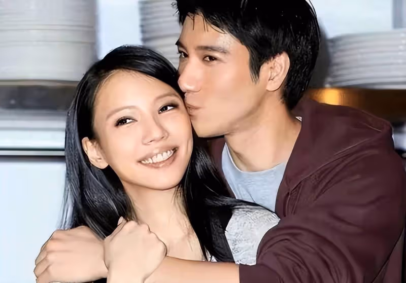 王力宏因父母再上熱搜,回望離婚風波,終於明白他為何能安全著陸