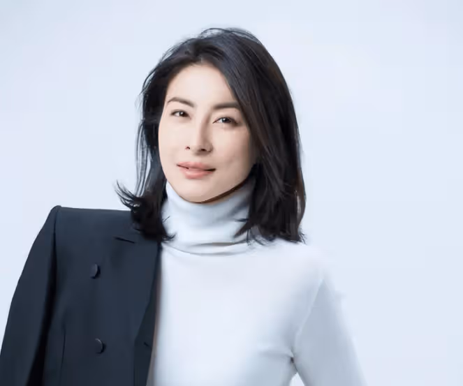 郭晶晶在澳門給冠軍頒獎,對方一個舉動,狠狠打臉香港名媛闊太圈