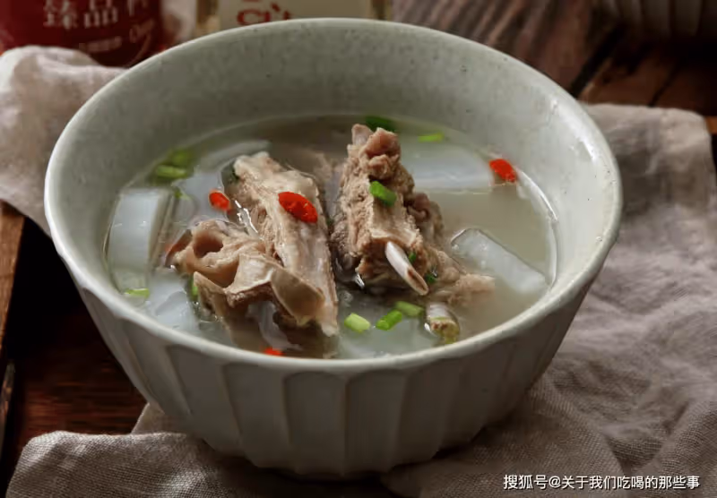 燉羊排湯,最忌直接燉!牢牢記住「3個竅門」,湯鮮肉嫩不膻不腥