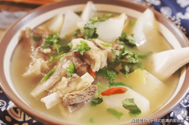 燉羊排湯,最忌直接燉!牢牢記住「3個竅門」,湯鮮肉嫩不膻不腥