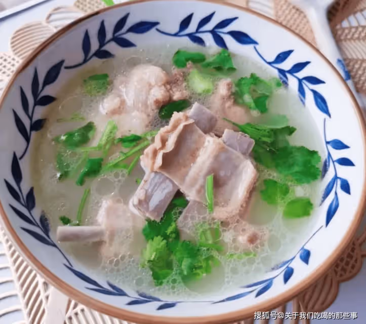 燉羊排湯,最忌直接燉!牢牢記住「3個竅門」,湯鮮肉嫩不膻不腥