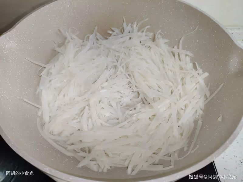 冬天寧可不吃肉,也要再來一碗此湯!經常煮一鍋,湯鮮菜嫩、一口暖到心窩窩,風捲殘雲吃個精光