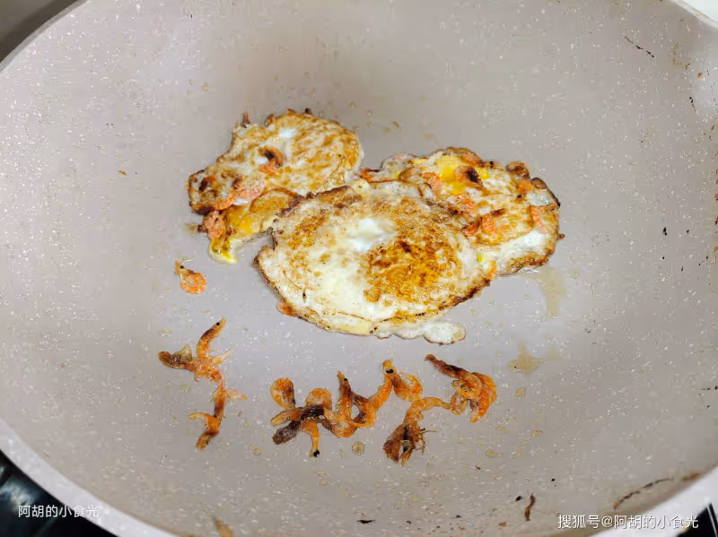 冬天寧可不吃肉,也要再來一碗此湯!經常煮一鍋,湯鮮菜嫩、一口暖到心窩窩,風捲殘雲吃個精光