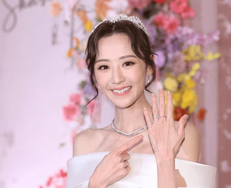 前TVB長腿小花與男友今日舉行婚禮!圈中好友擔任姐妹!曾是國家一級運動員!