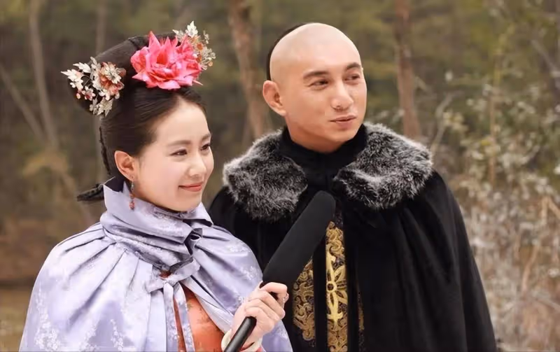 劉詩詩帶孩子逛超市,衣服標語引發爭議,吳奇隆好友闢謠離婚傳聞