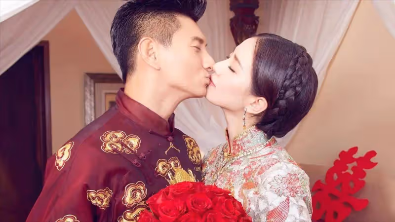 劉詩詩帶孩子逛超市，衣服標語引發爭議，吳奇隆好友闢謠離婚傳聞