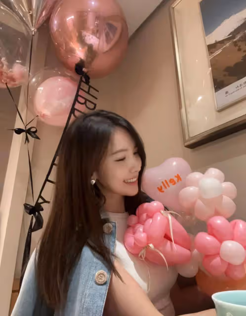 林志穎老婆曬照,40歲依舊美如少女,右腿膝蓋摔傷貼大塊人工皮