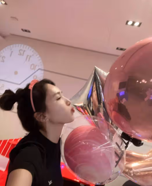 林志穎老婆曬照,40歲依舊美如少女,右腿膝蓋摔傷貼大塊人工皮