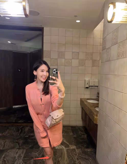 林志穎老婆曬照,40歲依舊美如少女,右腿膝蓋摔傷貼大塊人工皮