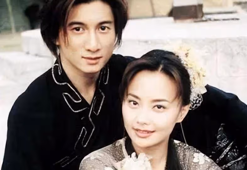 吳奇隆前妻罕見更新視頻，曬二婚甜蜜生活，直言外國老公是對的人