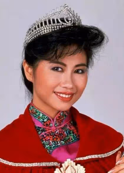 TVB港姐冠軍保養得宜,容顏37年不變,經歷三婚後終獲美滿婚姻