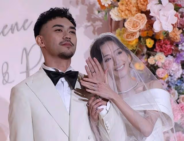 恭喜!TVB「體操女王」在星級酒店結婚,與圈外老公當場接吻