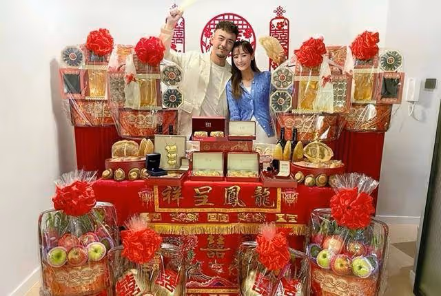 恭喜!TVB「體操女王」在星級酒店結婚,與圈外老公當場接吻