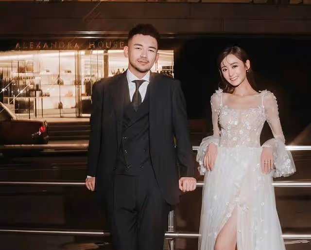 恭喜！TVB「體操女王」在星級酒店結婚，與圈外老公當場接吻