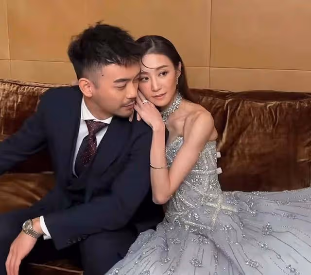 恭喜！TVB「體操女王」在星級酒店結婚，與圈外老公當場接吻