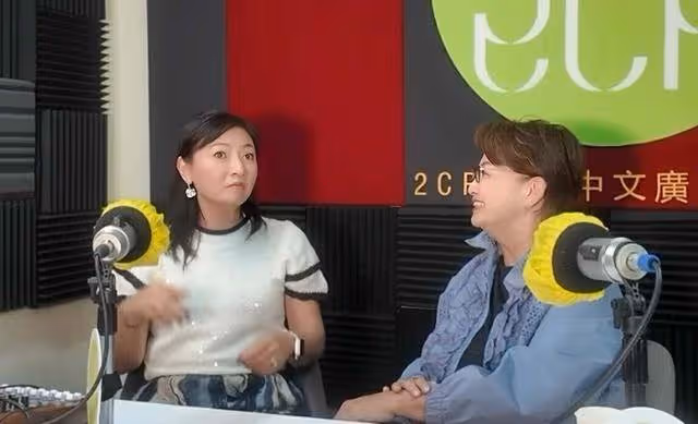 52歲香港女星宣布結婚,想生娃身體不允許,交友軟體認識外籍老公