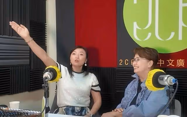 52歲香港女星宣布結婚,想生娃身體不允許,交友軟體認識外籍老公