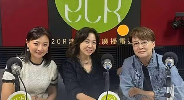 52歲香港女星宣布結婚,想生娃身體不允許,交友軟體認識外籍老公