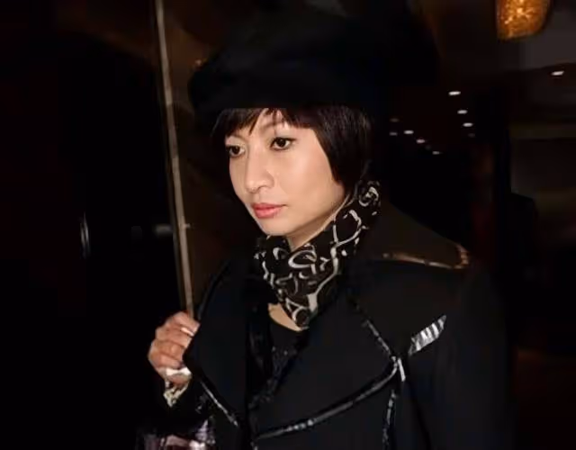 52歲香港女星宣布結婚,想生娃身體不允許,交友軟體認識外籍老公