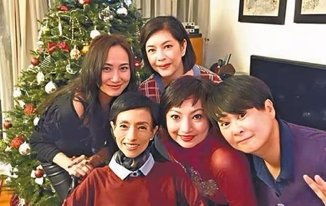52歲香港女星宣布結婚,想生娃身體不允許,交友軟體認識外籍老公