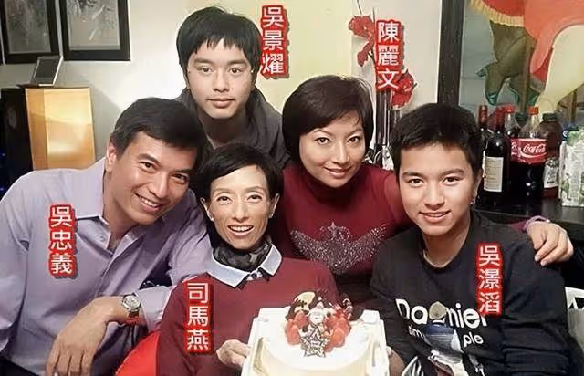 52歲香港女星宣布結婚,想生娃身體不允許,交友軟體認識外籍老公