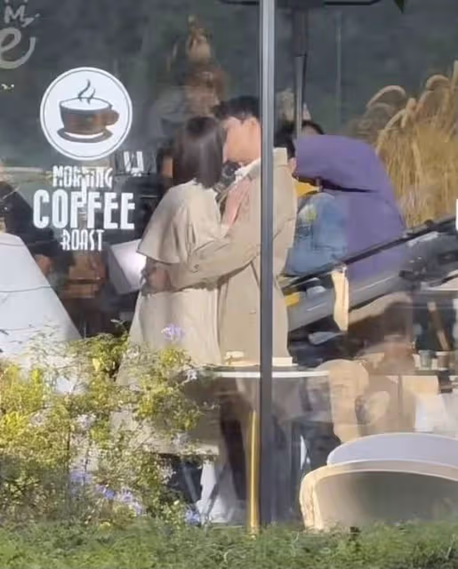 轉換風格!TVB力捧小花展現性感一面,大秀豐滿上圍和修長美腿