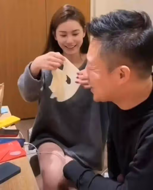 張蘭去看孫子,大S兩天後才讓見!孫子當著張蘭面模仿繼父打碟