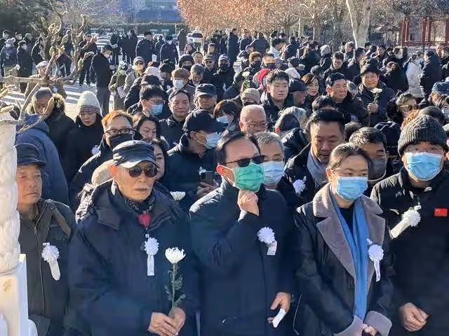 謝芳遺體告別:六小齡童,張勇手攙扶趕來,臧金生透露生前的細節