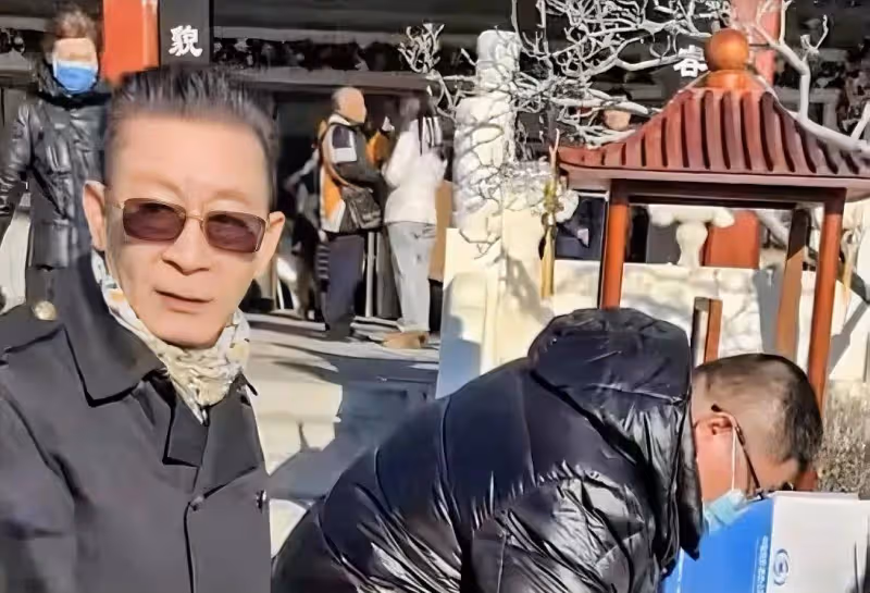 謝芳遺體告別:六小齡童,張勇手攙扶趕來,臧金生透露生前的細節