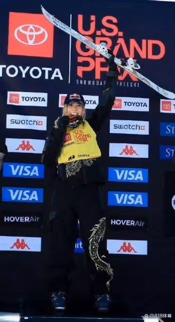 心疼！谷愛凌U槽世界盃奪冠連摔2跤，賽後採訪強顏歡笑結束緊咬牙關