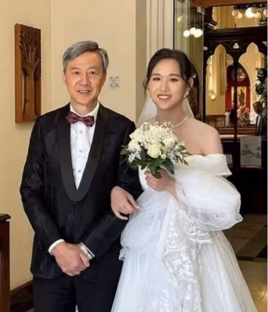 恭喜,TVB綠葉王陳榮峻榮升外公!在妻子離世時曾想過自殺