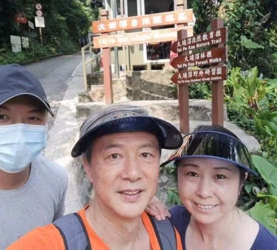 恭喜,TVB綠葉王陳榮峻榮升外公!在妻子離世時曾想過自殺