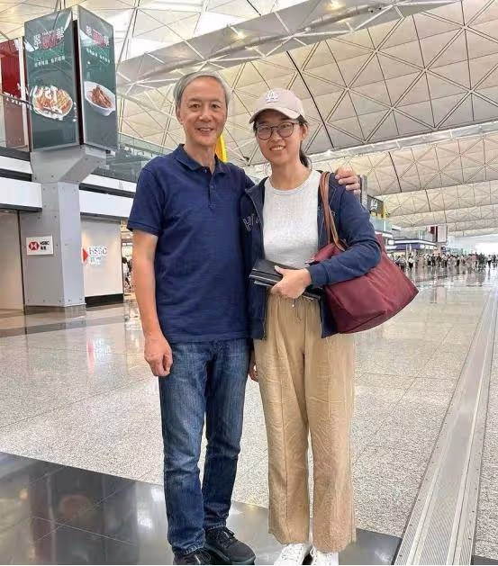 恭喜,TVB綠葉王陳榮峻榮升外公!在妻子離世時曾想過自殺