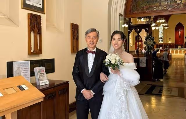 恭喜!TVB資深綠葉升級當外公,曾因喪妻後譜黃昏戀遭女兒反對