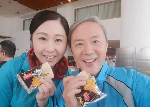 恭喜!TVB資深綠葉升級當外公,曾因喪妻後譜黃昏戀遭女兒反對