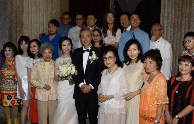 恭喜!TVB資深綠葉升級當外公,曾因喪妻後譜黃昏戀遭女兒反對