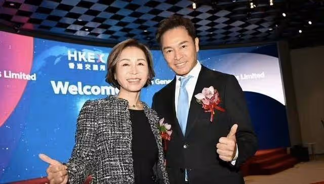 TVB視帝罕見曬兒子近照!16歲小傢伙打扮個性,被封迷你版黃子華