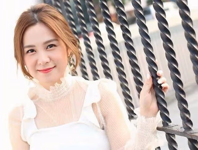 TVB前女星到餐廳斬雞,還要兼職洗廁所,離巢後無工作陷經濟困難