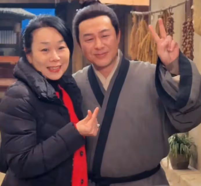 太幸福了!張馨予曬媽媽追星張頌文!合照張頌文謙虛讓出C位