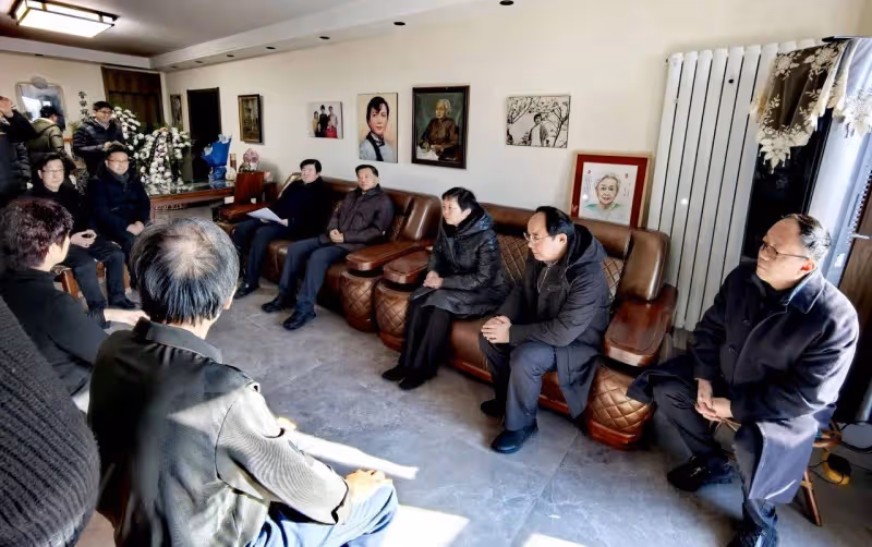 謝芳遺體告別儀式!靈堂布置簡潔,遺照曝光,六小齡童現身送別