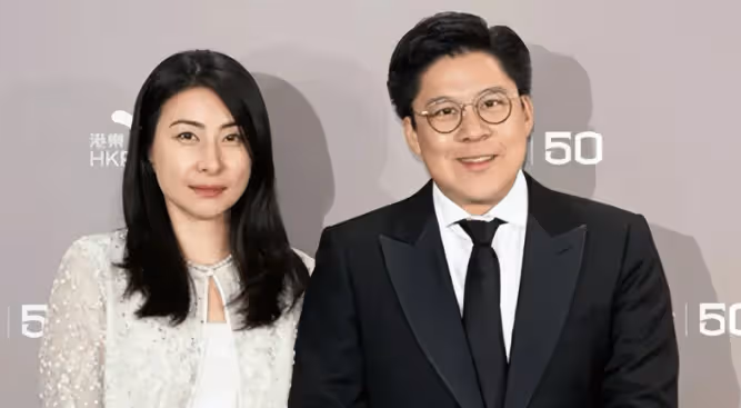 梁安琪出席葬禮保鏢不離身，憑啥霍震霆敢直接帶霍啟山出席？