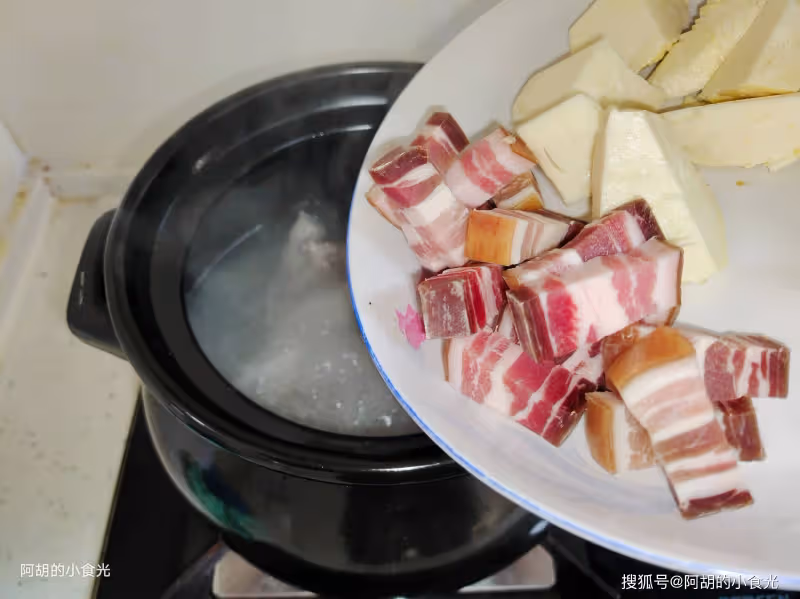 雞湯、魚湯都不如這湯!天冷經常煲一鍋,一口喚醒味蕾、鮮到直跳腳,無法拒絕的好味道