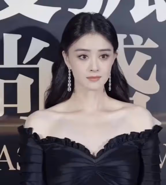 蔣欣驚艷生圖是媽媽級的!她穿黑色深V身材曼妙性感撩人