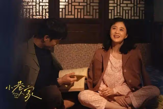 蔣欣驚艷生圖是媽媽級的!她穿黑色深V身材曼妙性感撩人