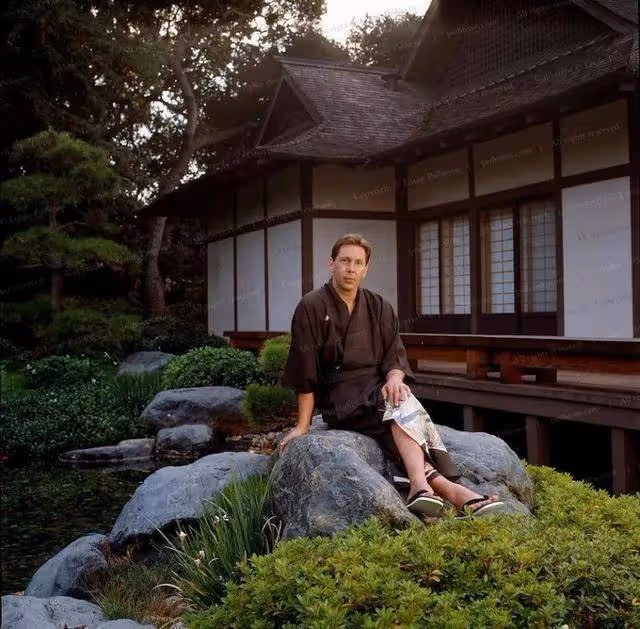 80歲的全球頂級富豪又結婚了!33歲的華裔妻子啥來頭?
