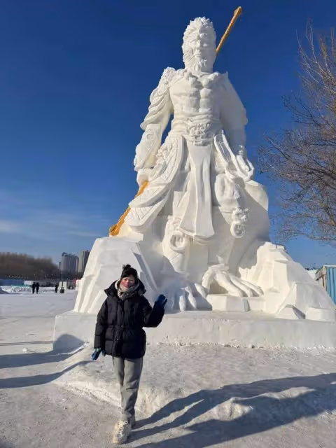 黑龍江佳木斯「黑悟空」雪雕「丑出圈」：修復後蘋果肌變小