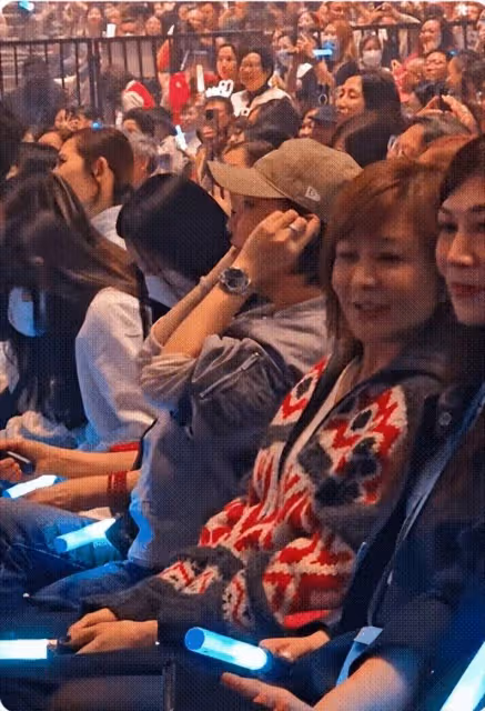62歲關之琳亮相劉德華演唱會！跟朱麗蒨同框老到不敢認