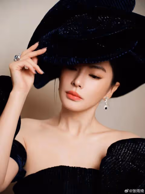 性感火辣張雨綺大秀魔鬼身材!她坦言:為討大家喜歡才穿這樣
