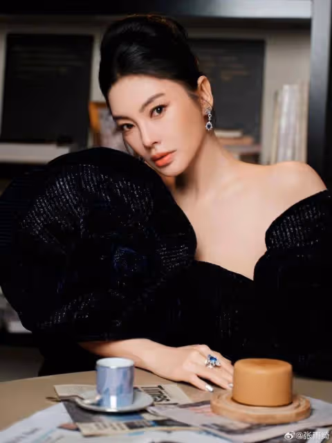 性感火辣張雨綺大秀魔鬼身材!她坦言:為討大家喜歡才穿這樣